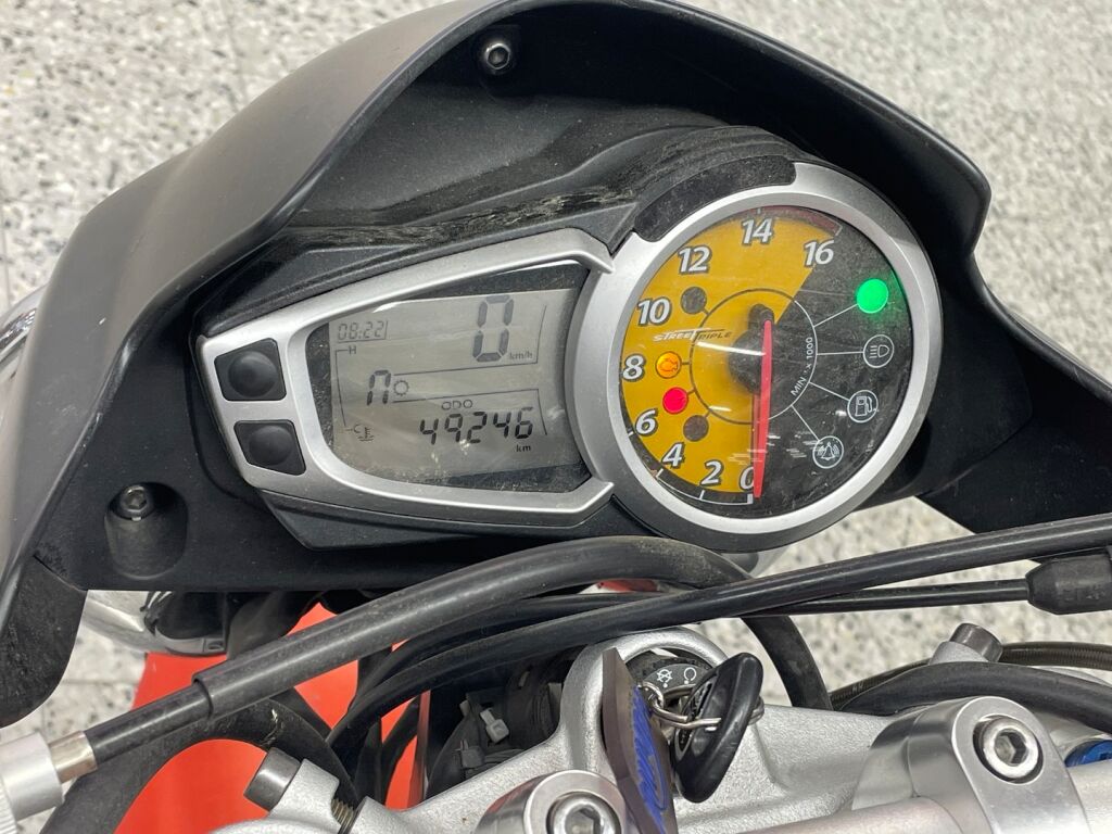 Triumph STREET TRIPLE 2010 