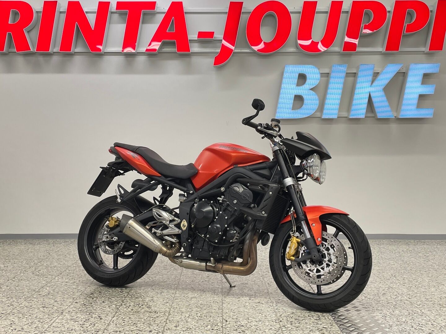 Triumph STREET TRIPLE