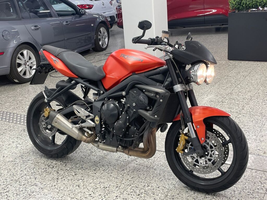 Triumph STREET TRIPLE 2010 
