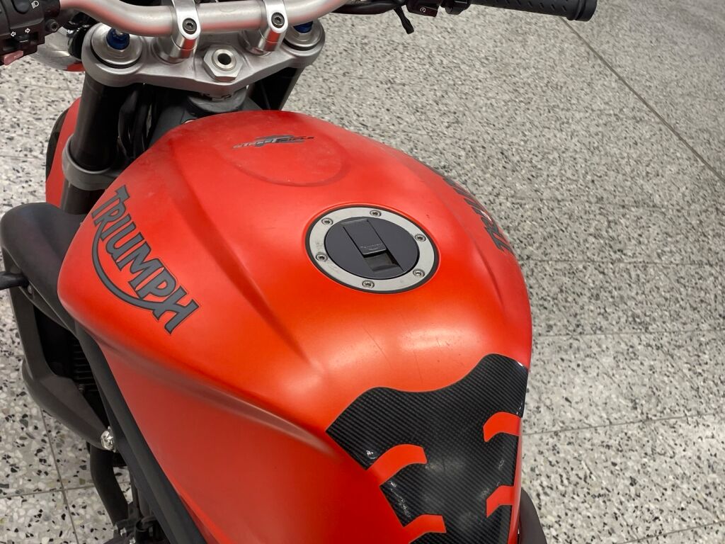 Triumph STREET TRIPLE 2010 
