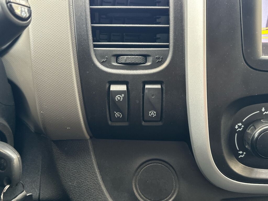 Renault Trafic 2019 Valkoinen