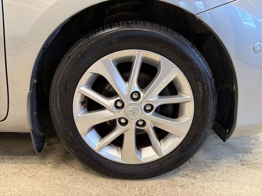 Toyota Auris 2014 Harmaa