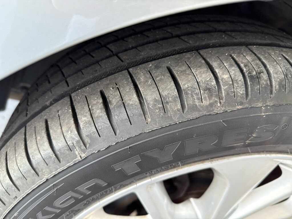 Toyota Auris 2014 Harmaa
