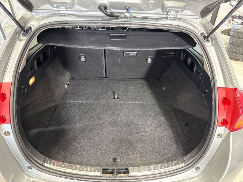 Toyota Auris 2014 Harmaa