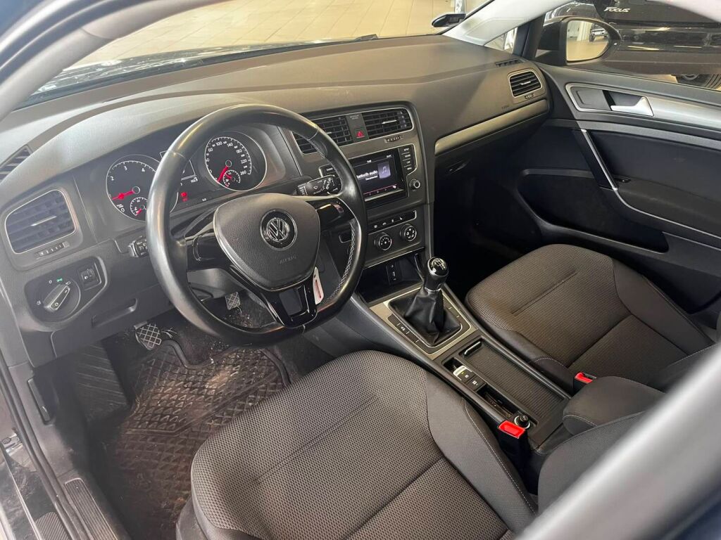 Volkswagen Golf 2013 Musta