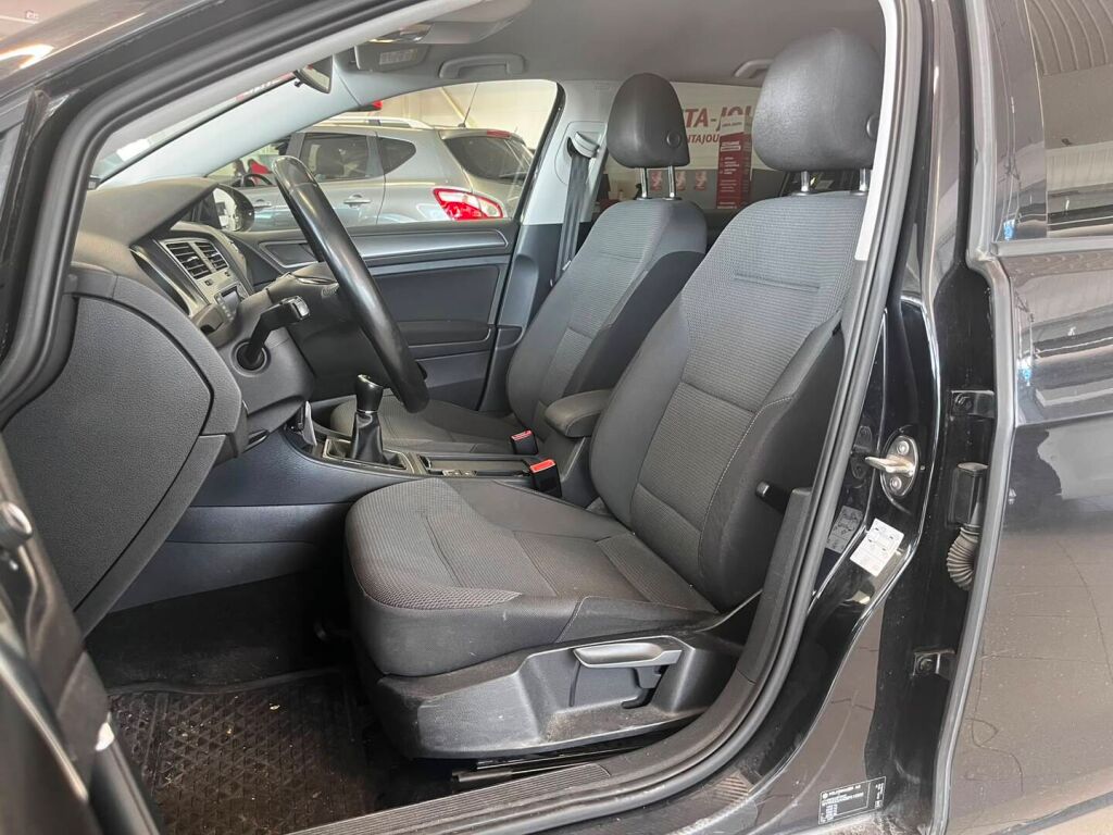 Volkswagen Golf 2013 Musta