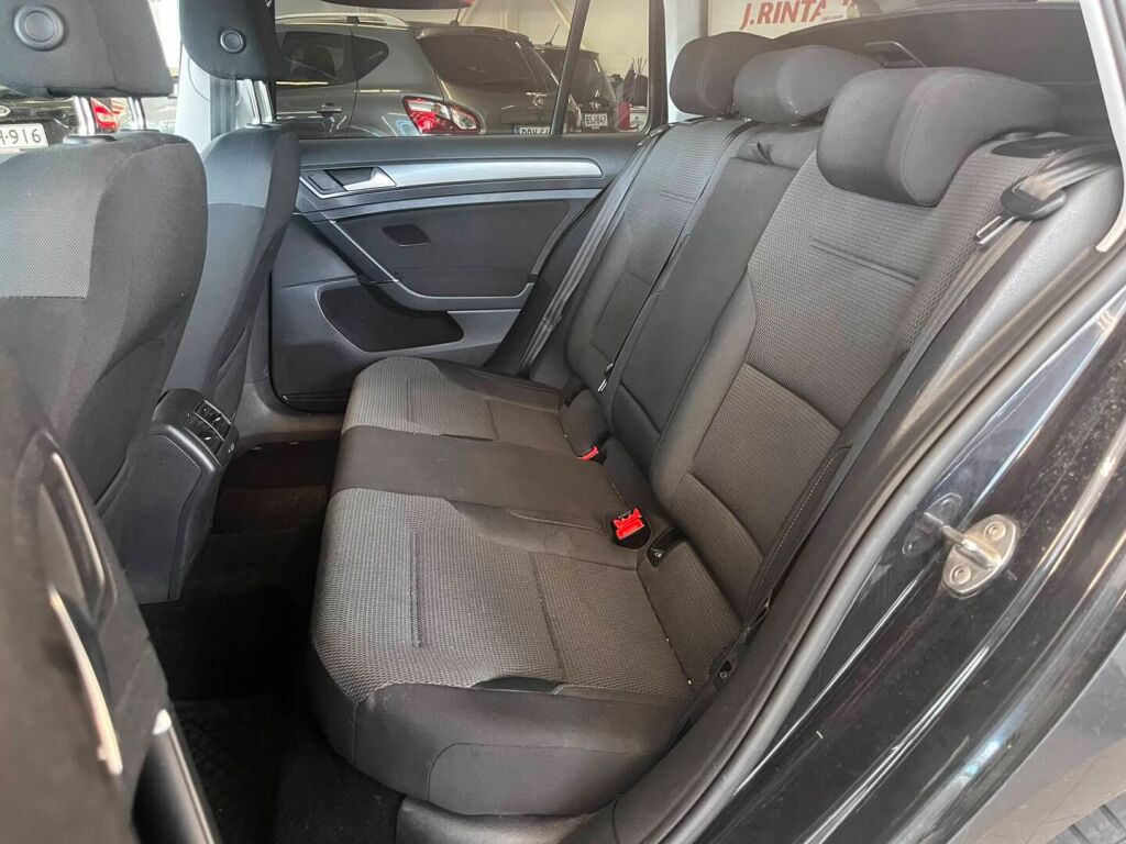 Volkswagen Golf 2013 Musta
