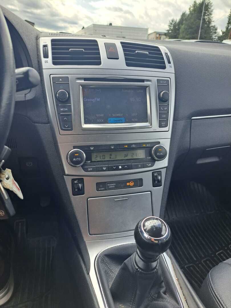Toyota Avensis 2013 Valkoinen