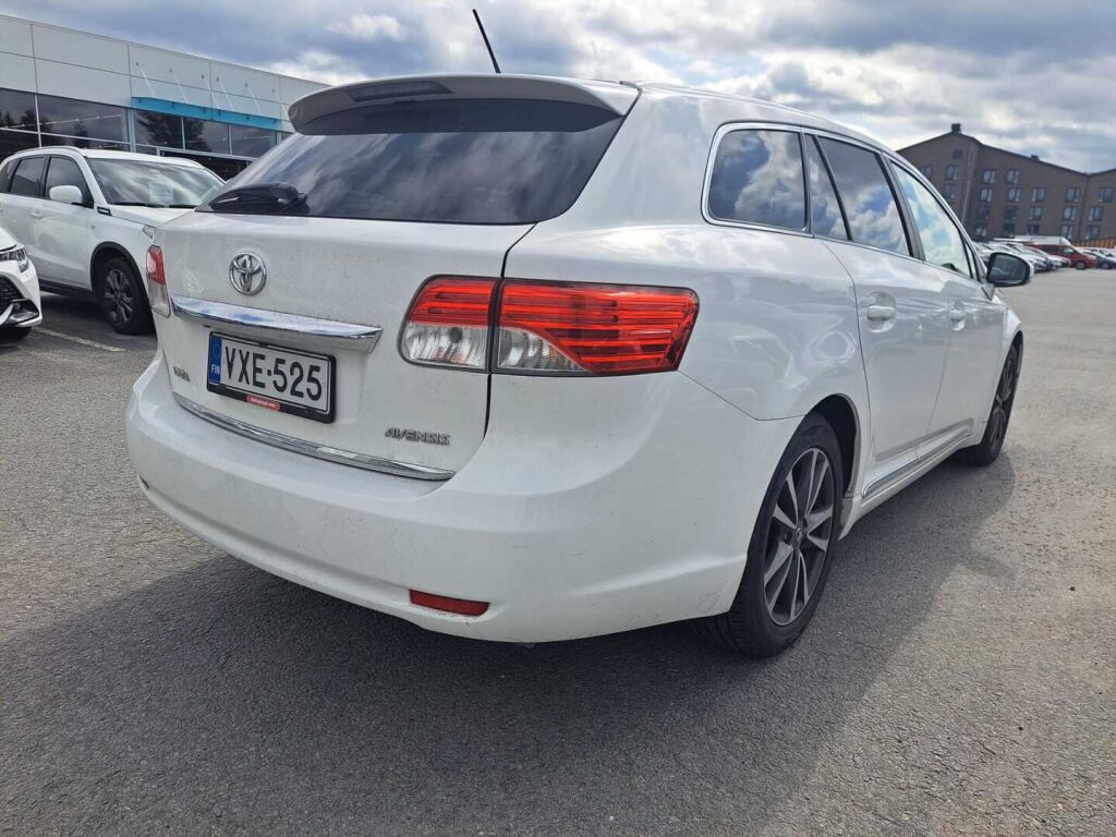 Toyota Avensis 2013 Valkoinen