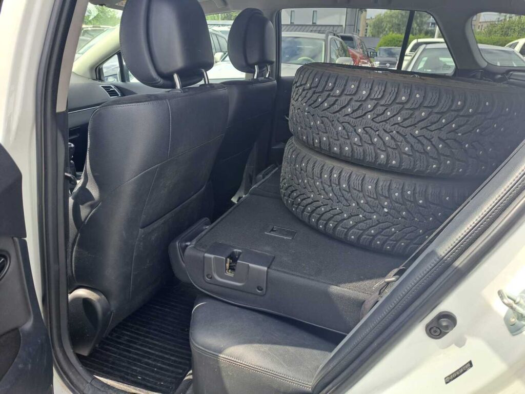 Toyota Avensis 2013 Valkoinen