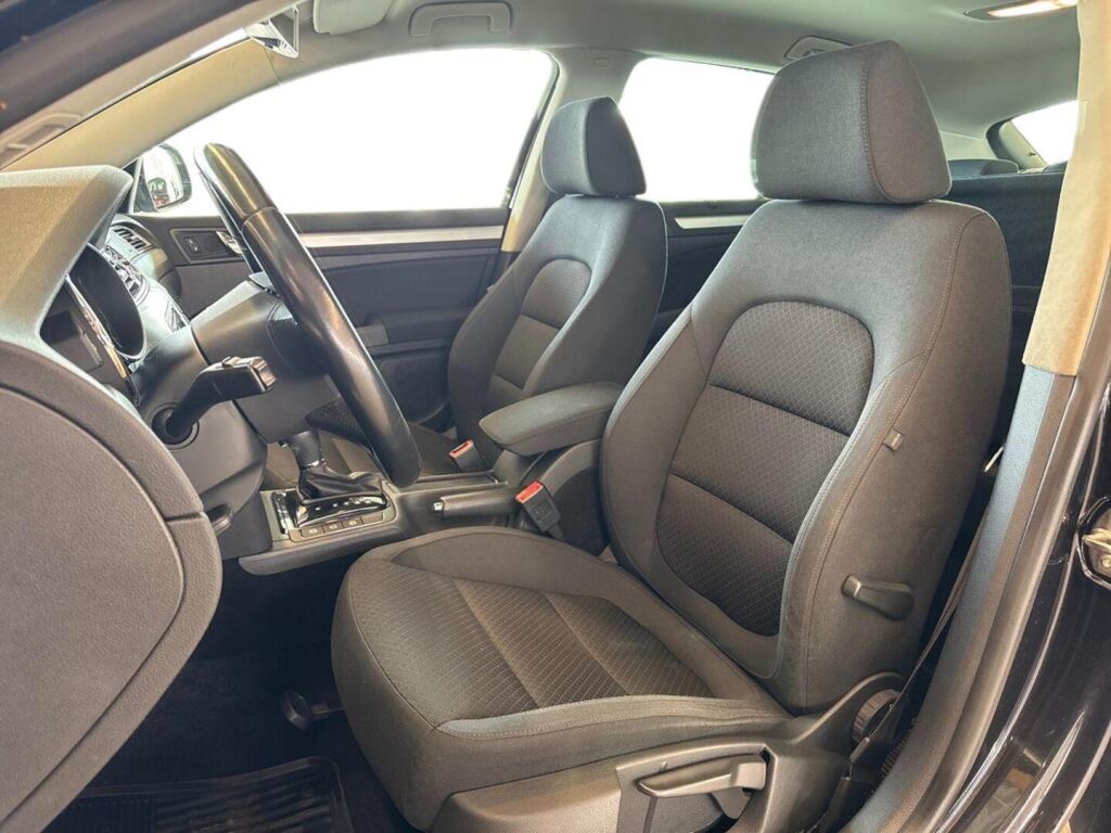 Skoda Superb 2013 Musta