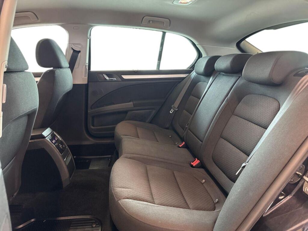 Skoda Superb 2013 Musta