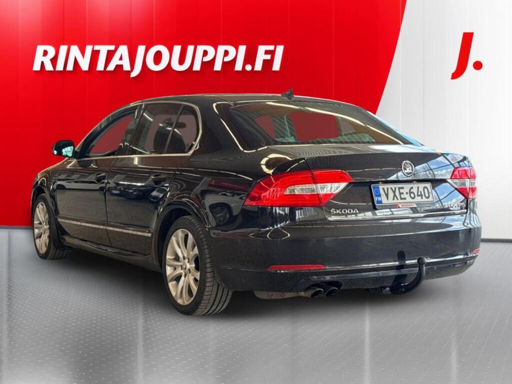 Skoda Superb 2013 Musta