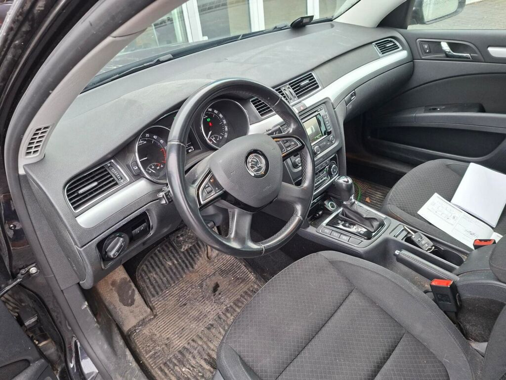 Skoda Superb 2013 Musta