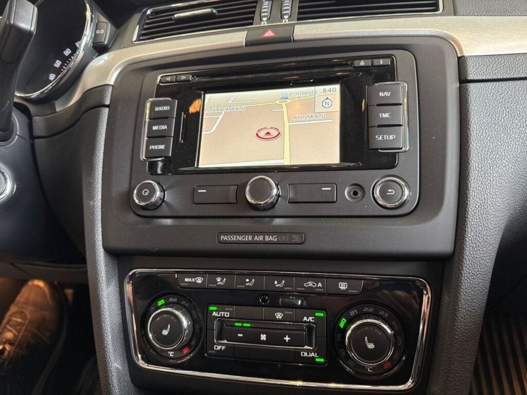 Skoda Superb 2013 Musta