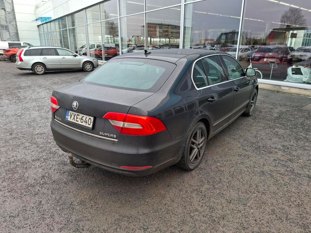 Skoda Superb 2013 Musta