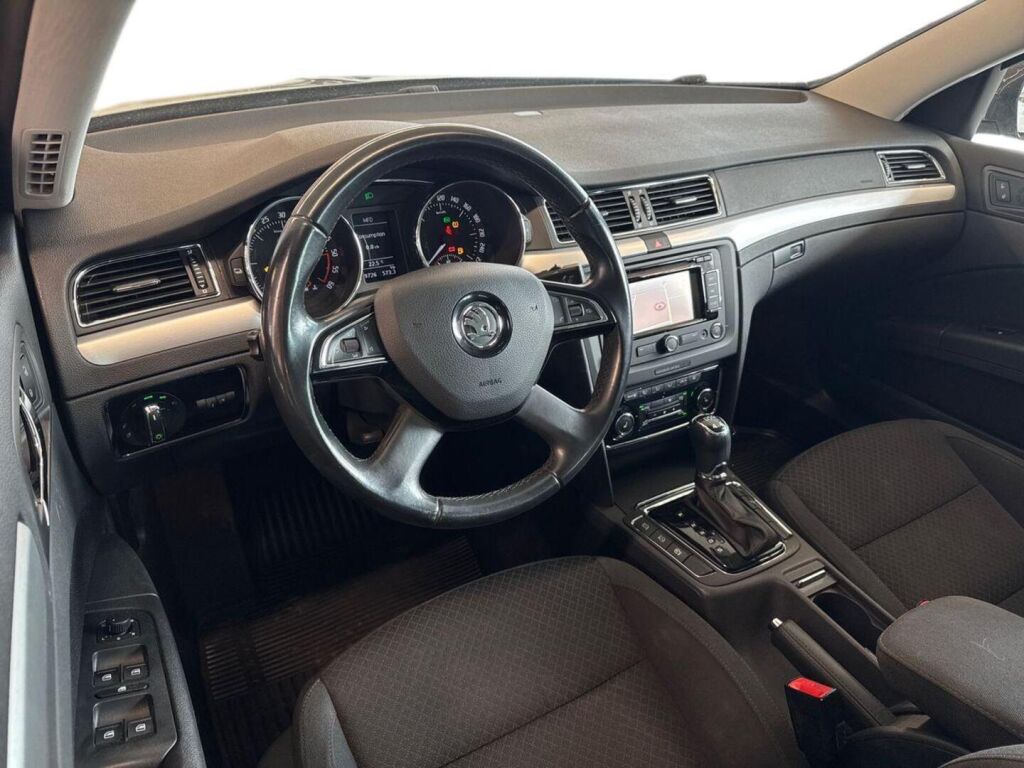 Skoda Superb 2013 Musta