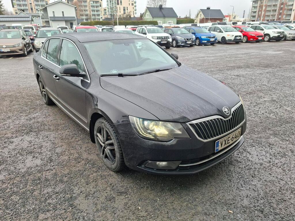 Skoda Superb 2013 Musta