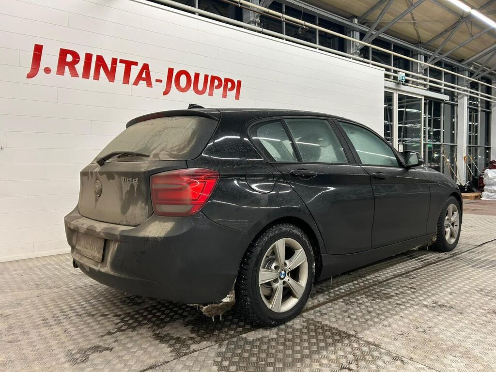 BMW 116 2013 Musta
