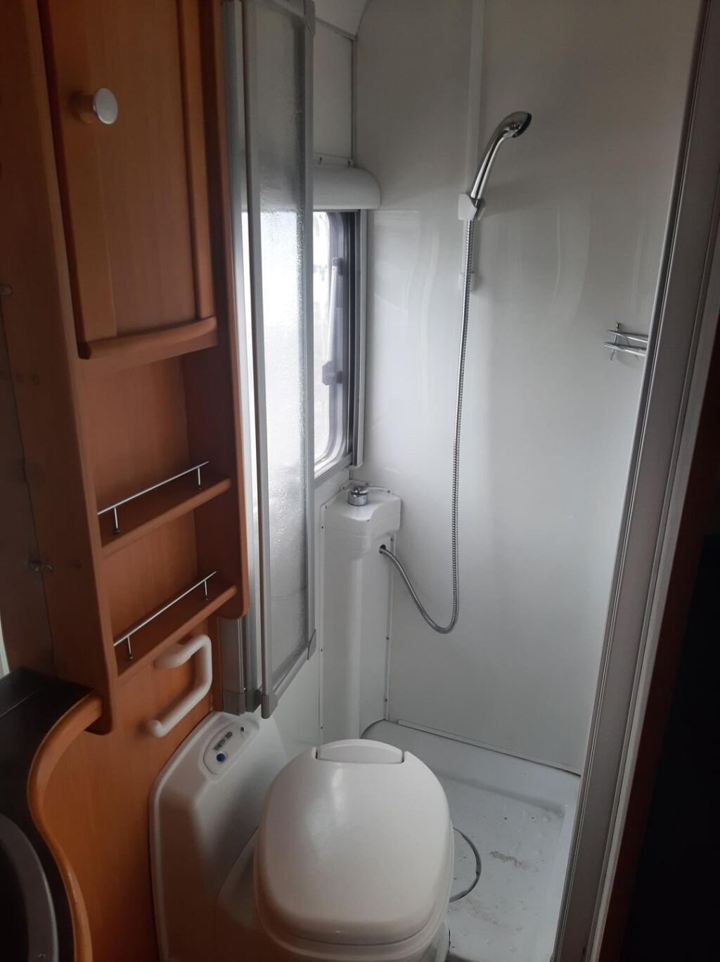 LMC LIBERTY 6000 Ti ALDE 2003 Valkoinen