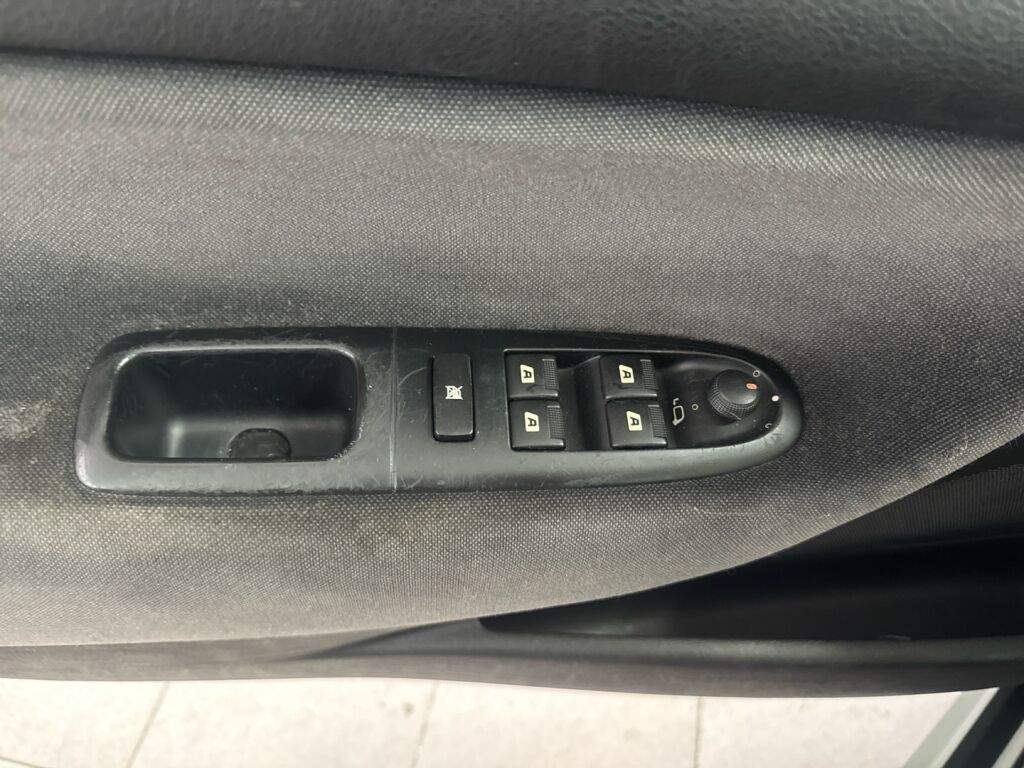 Peugeot 607 2005 Harmaa