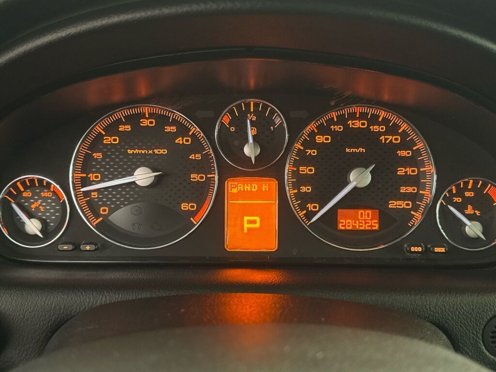 Peugeot 607 2005 Harmaa