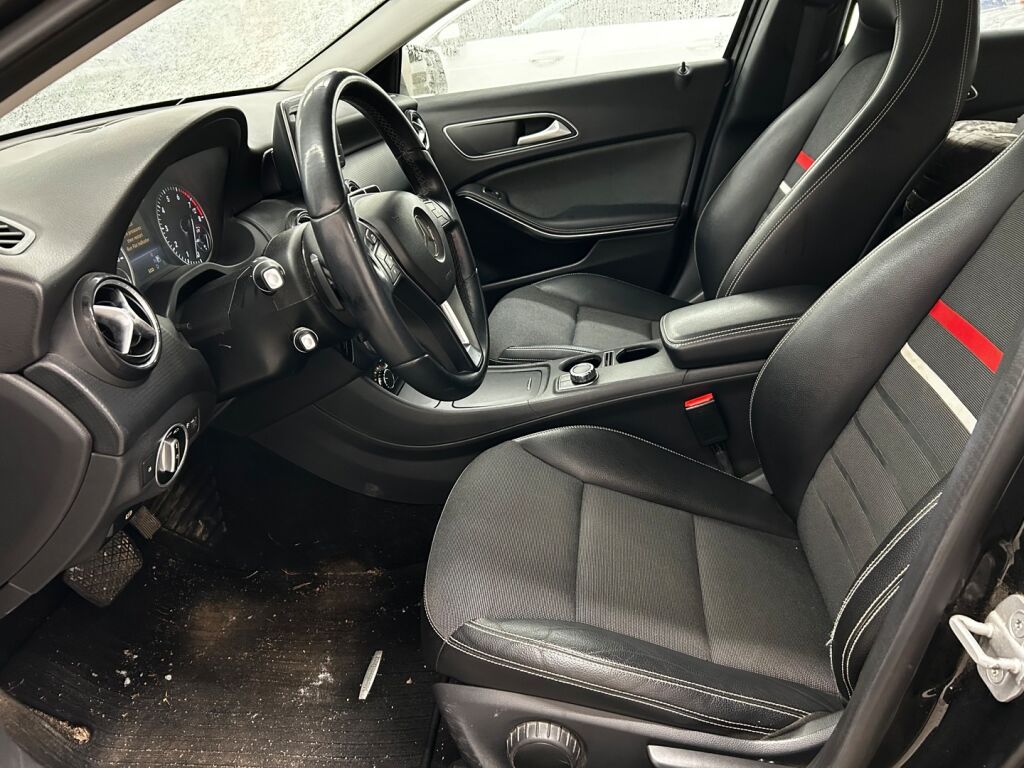 Mercedes-Benz A 2013 Musta