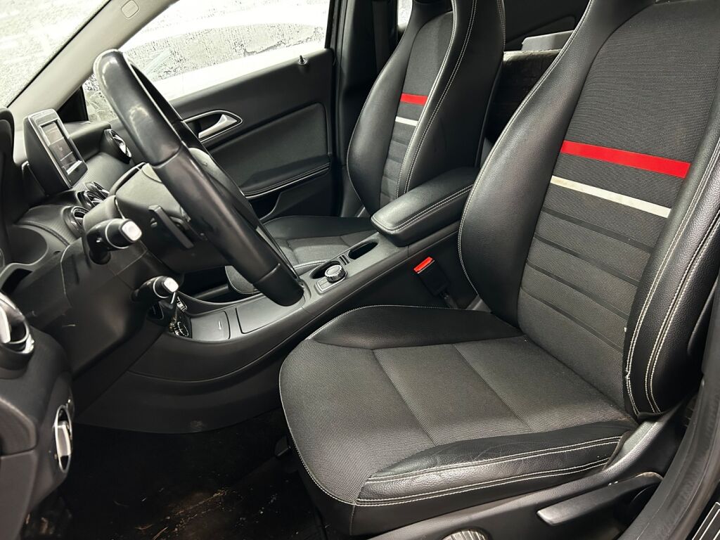 Mercedes-Benz A 2013 Musta