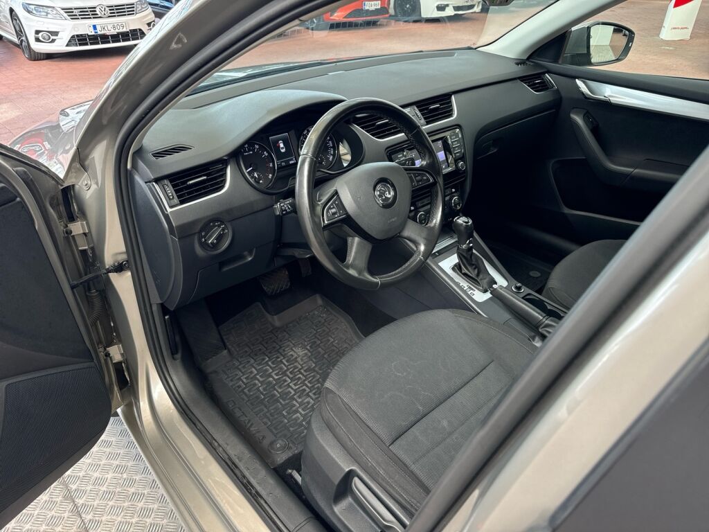 Skoda Octavia 2013 Ruskea (beige)