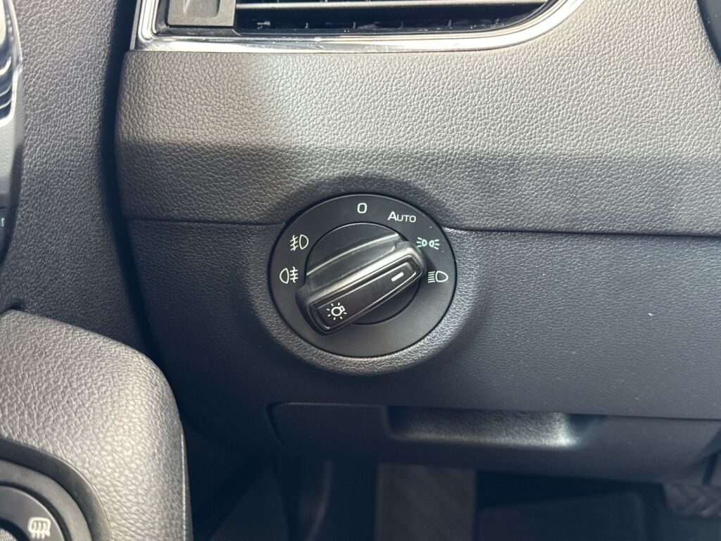 Skoda Octavia 2013 Ruskea (beige)