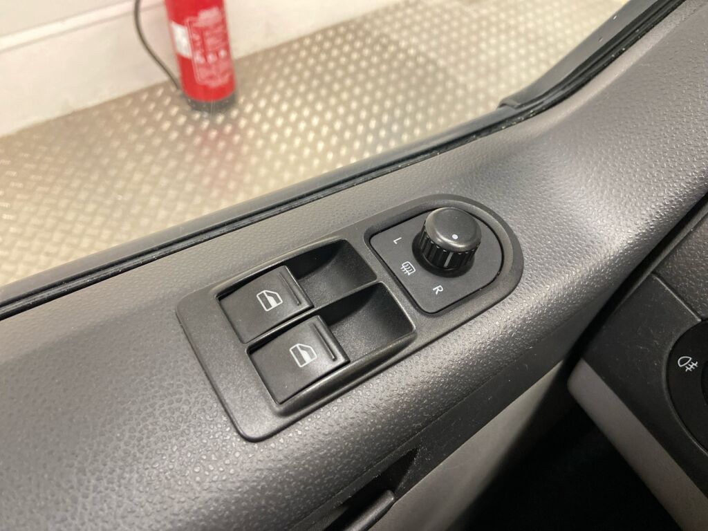 Volkswagen Transporter 2013 Valkoinen