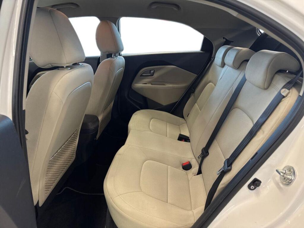 Kia Rio 2013 Valkoinen