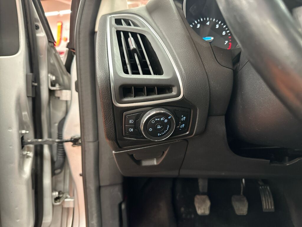 Ford Focus 2013 Harmaa