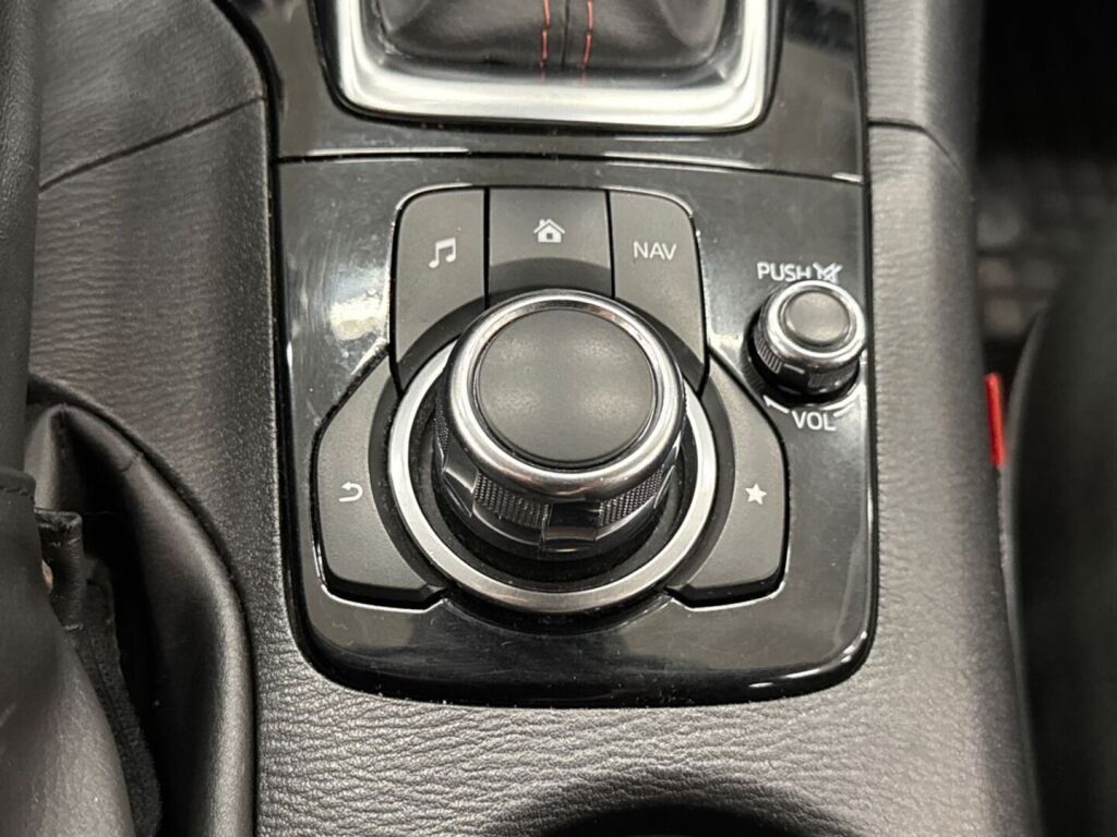 Mazda Mazda3 2015 Valkoinen