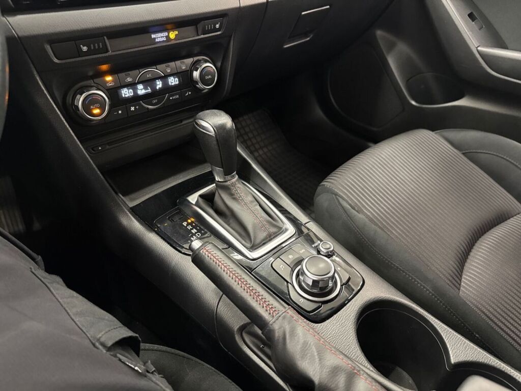 Mazda Mazda3 2015 Valkoinen