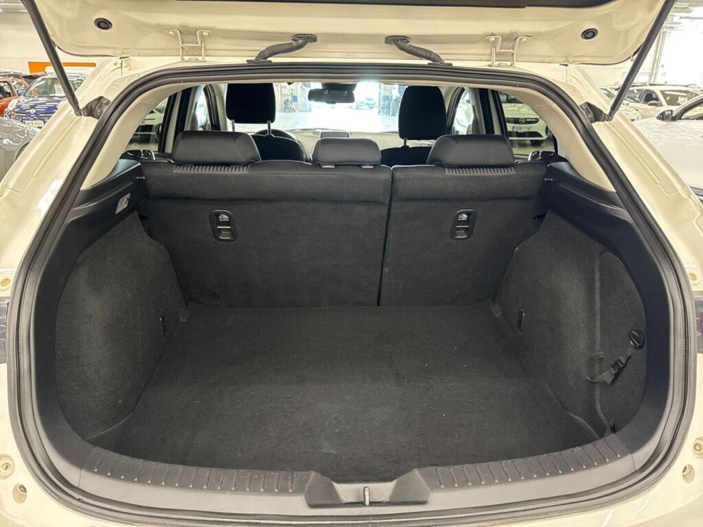 Mazda Mazda3 2015 Valkoinen