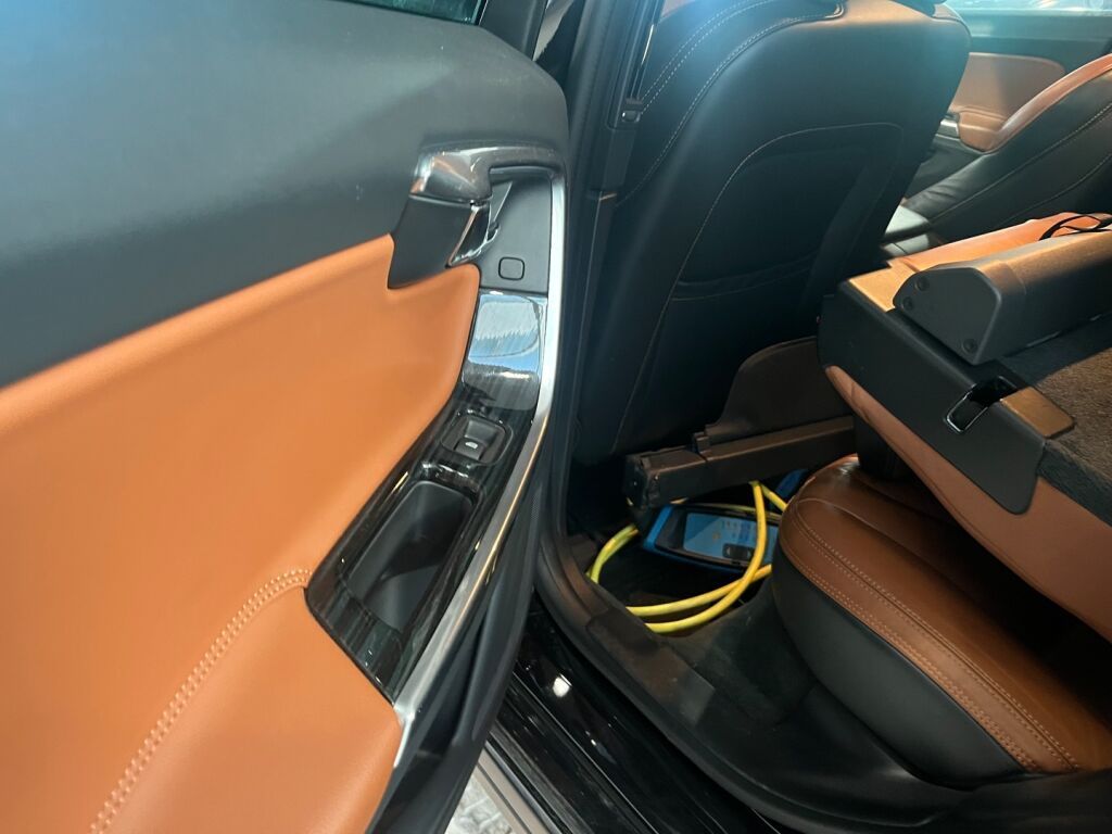 Volvo V60 2014 Musta