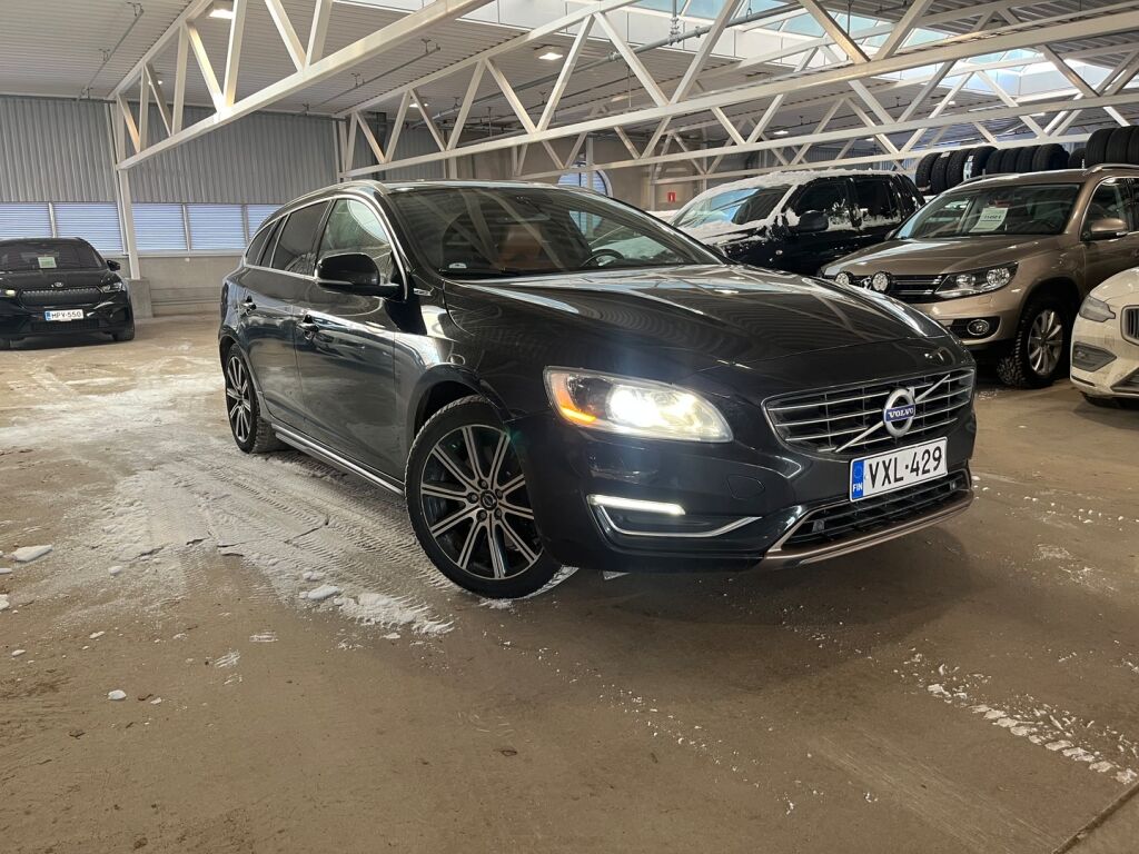 Volvo V60 2014 Musta