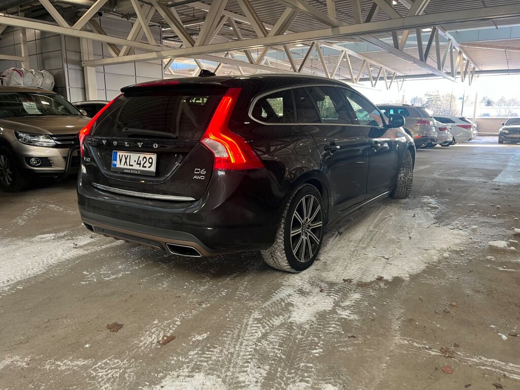 Volvo V60 2014 Musta