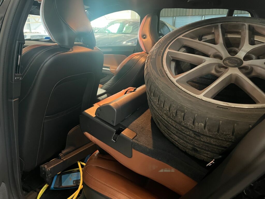 Volvo V60 2014 Musta