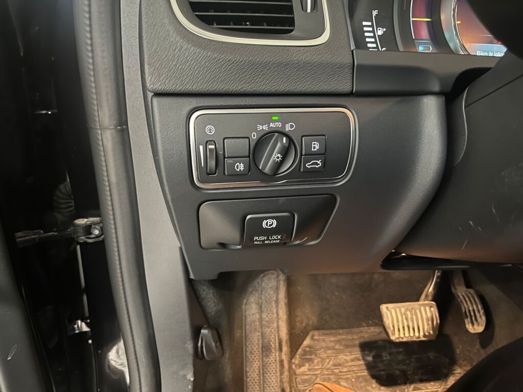 Volvo V60 2014 Musta