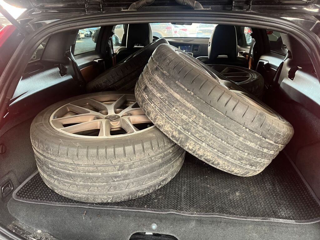 Volvo V60 2014 Musta