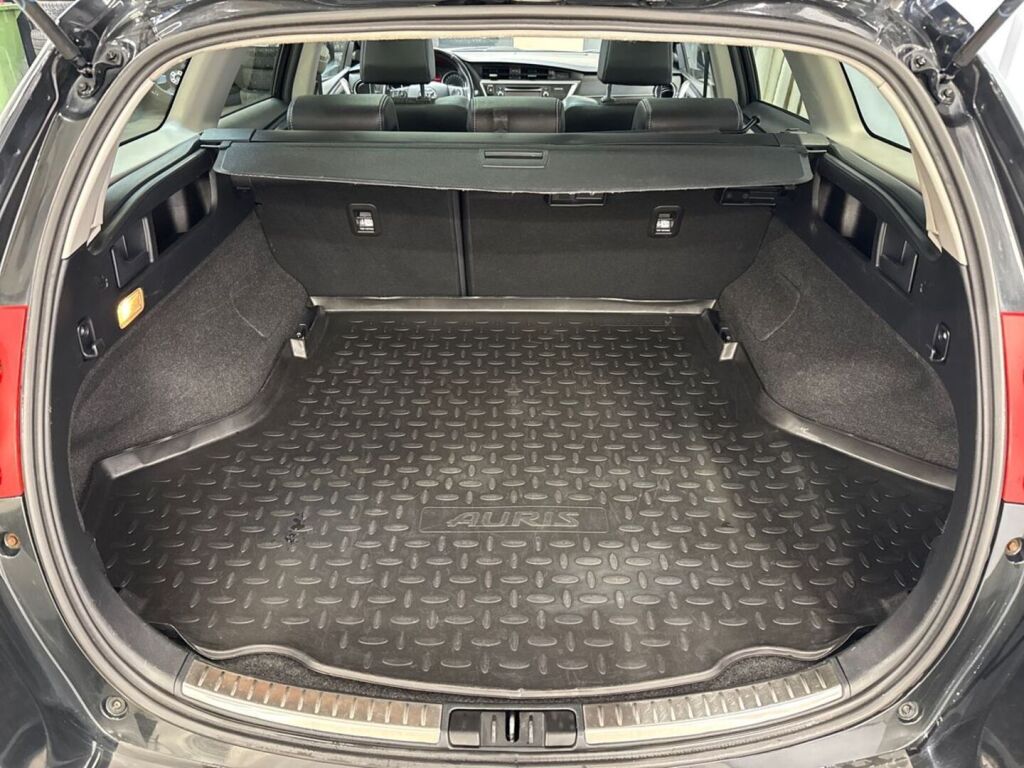 Toyota Auris 2014 Musta