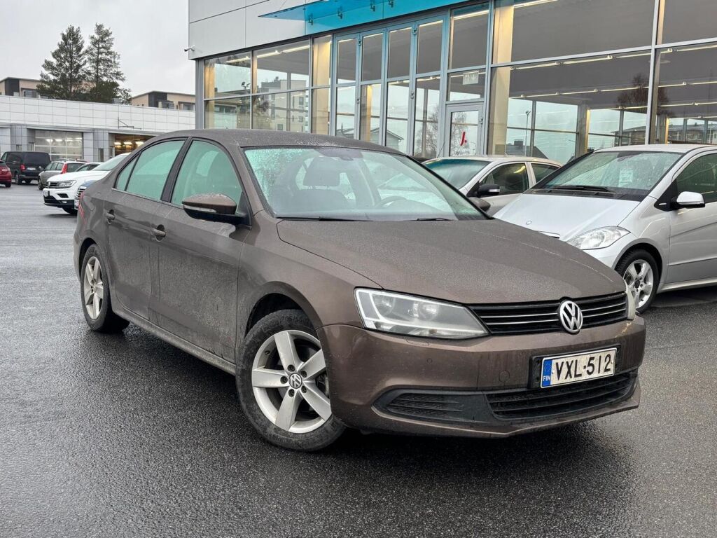 Volkswagen Jetta 2014 Ruskea (beige)