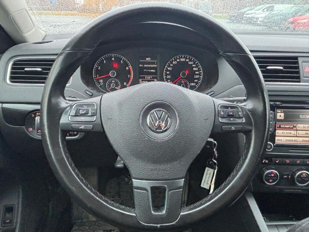 Volkswagen Jetta 2014 Ruskea (beige)