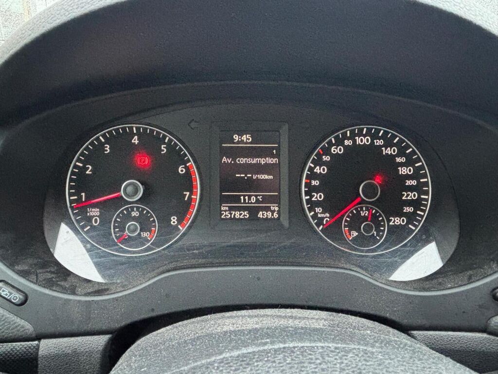 Volkswagen Jetta 2014 Ruskea (beige)