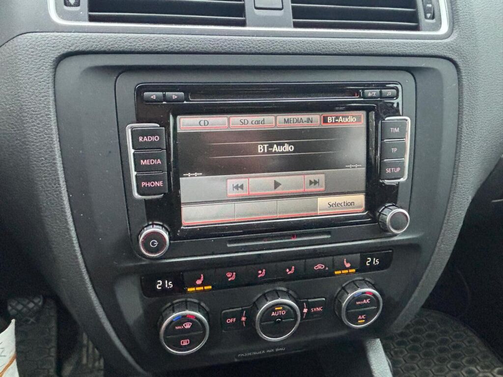 Volkswagen Jetta 2014 Ruskea (beige)