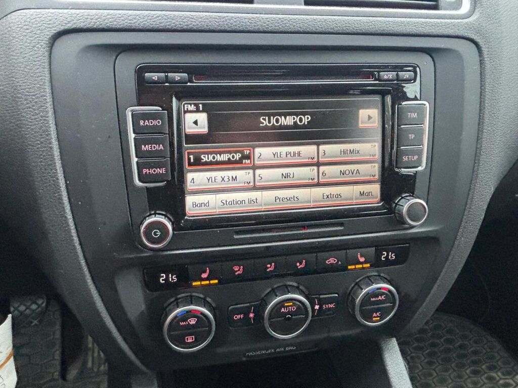 Volkswagen Jetta 2014 Ruskea (beige)