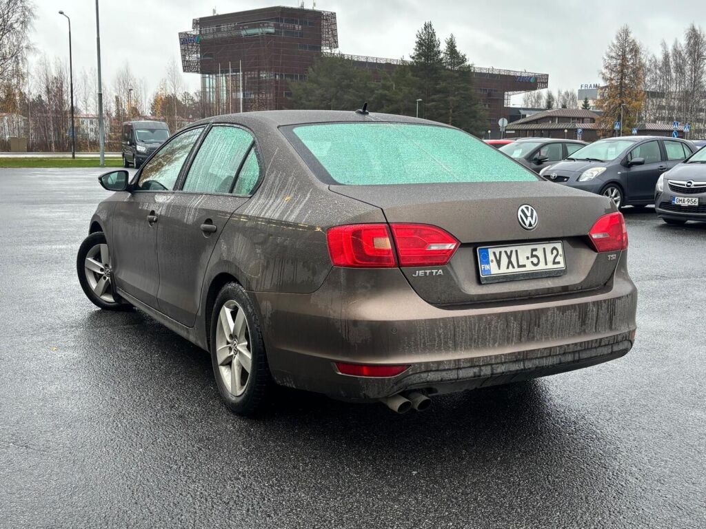 Volkswagen Jetta 2014 Ruskea (beige)
