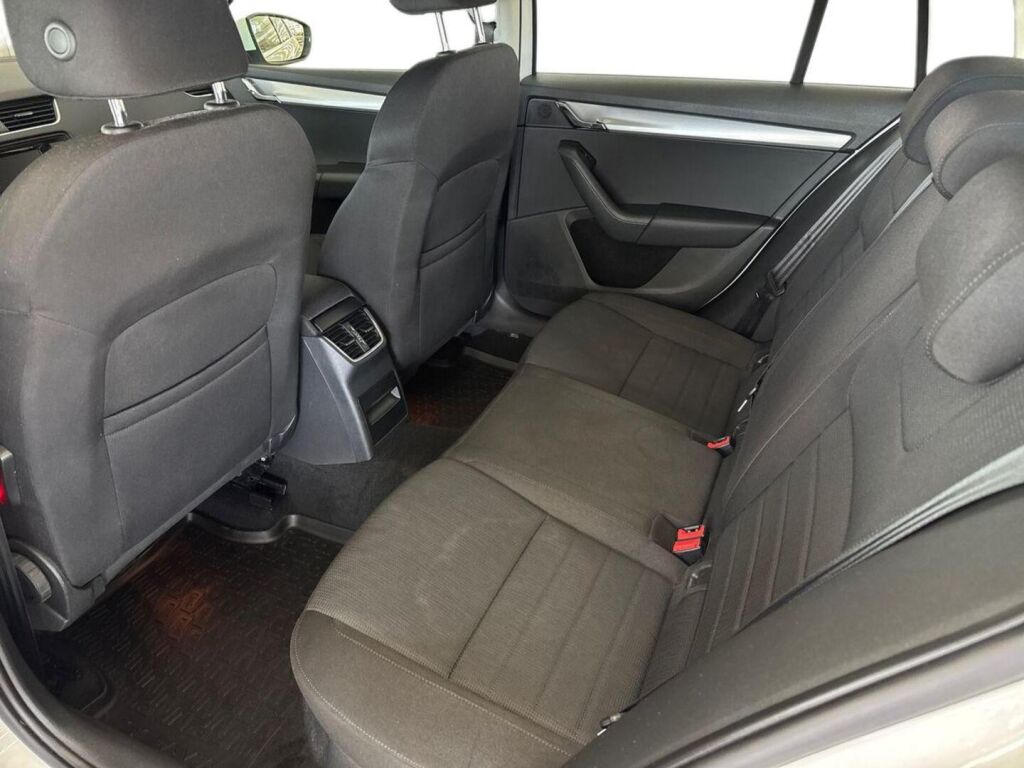 Skoda Octavia 2014 Valkoinen